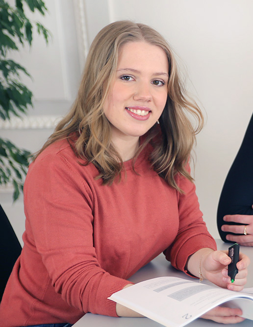Junge Frau in der Ausbildung